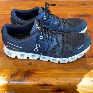 On Running On Cloud Cloud 5 Women’s Sneakers in Black/White